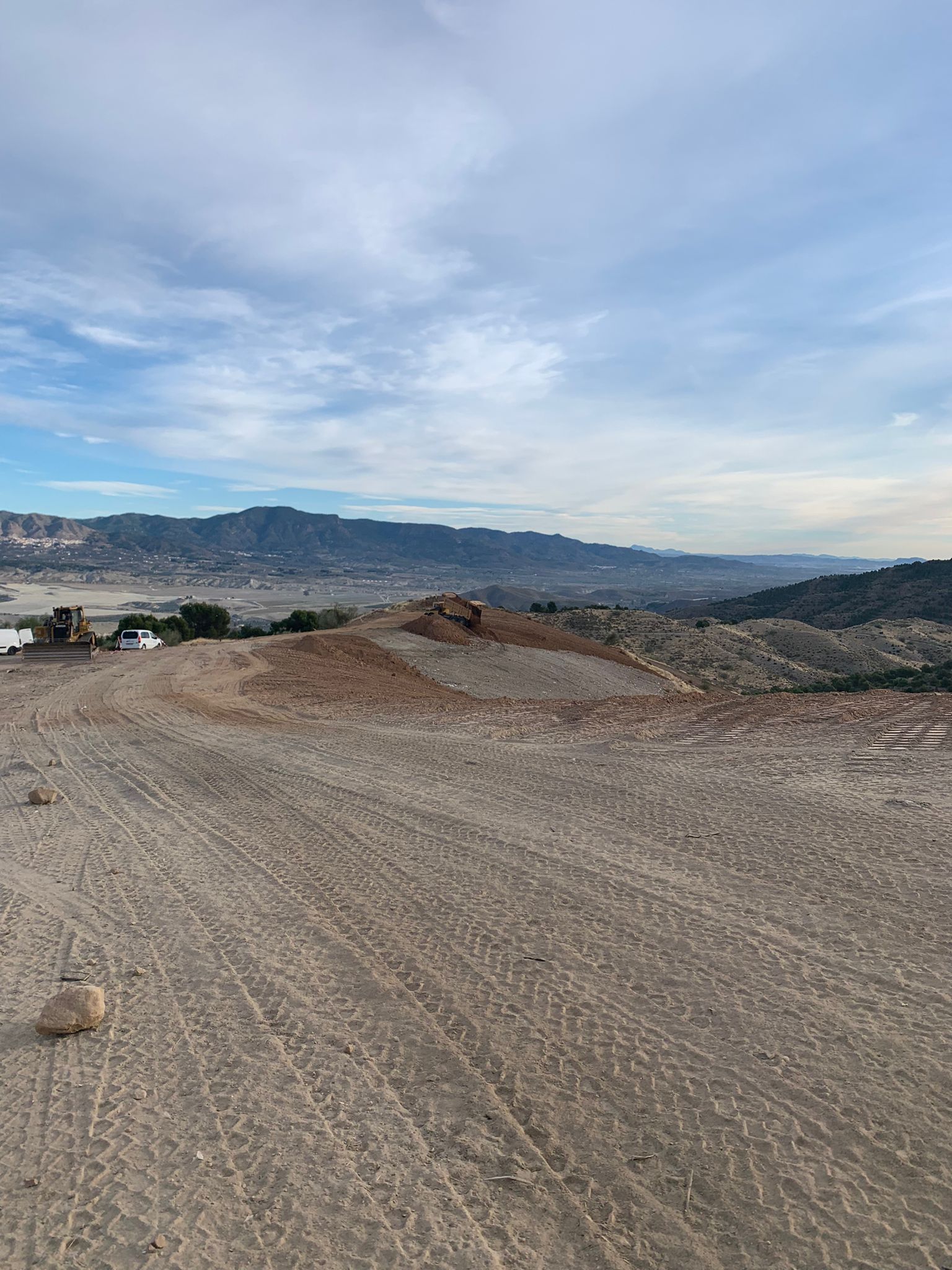Vista panorámica del terreno restaurado en antiguo vertedero de Almería
